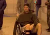 Видео. Николас Мелош вынужден передвигаться на инвалидной коляске